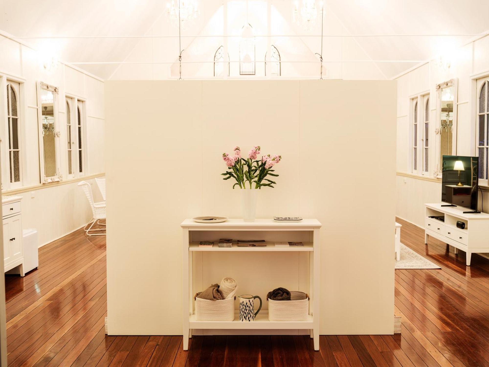 Little White Chapel Apartment *