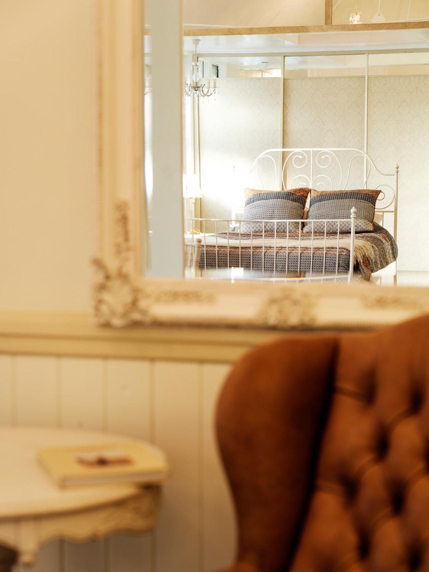 Little White Chapel Apartment *