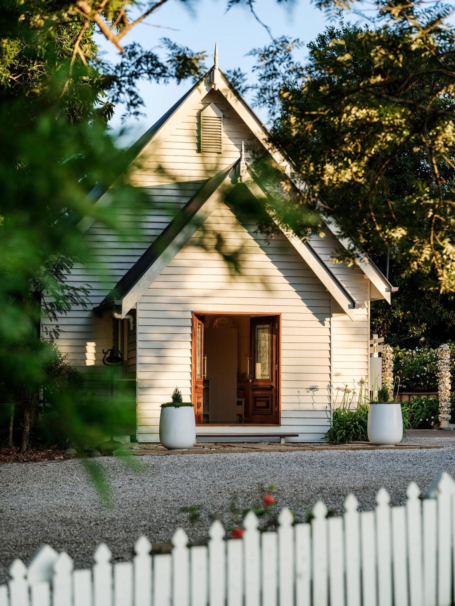 Little White Chapel Apartment Maleny
